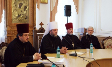 "Закон о равенстве шансов широко открыл ворота рая для гомосексуалистов", - сказал митрополит бельц и Фалешт Маркел. 