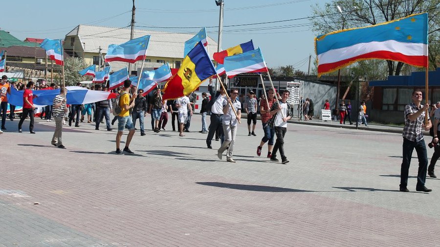 27 апреля 2013 года в столице Гагаузии, городе Комрат, прошел первый в истории парад, посвященный празднованию Дня гагаузского языка.