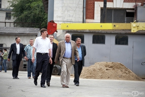 Edilul capitalei s-a interesat de mersul lucrărilor de amenjare și nu a ezitat să dea o mână de ajutor muncitorilor