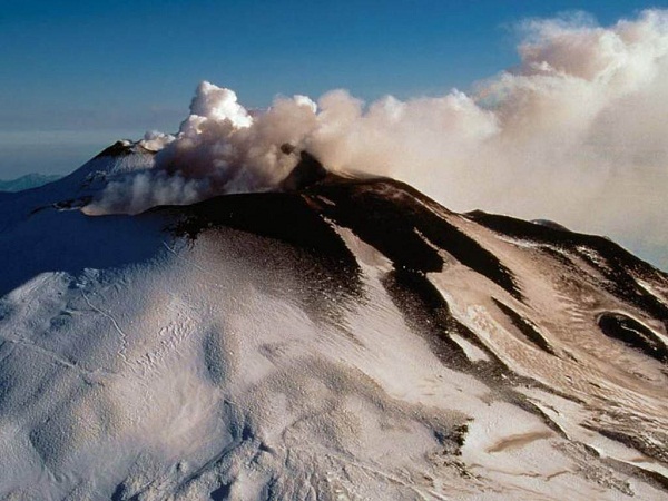 "Este prima erupţie din 2013 şi a durat doar câteva ore", a anunţat Institutul Naţional italian pentru Geofizică şi Vulcanologie.