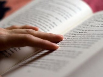 Выяснилось, что чтение гораздо эффективнее приёма препаратов.