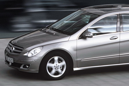 Сигареты были спрятаны в люксовом автомобиле Mercedes R320 CDI 4Matic.