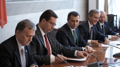 De asemenea, urmează a fi discutat pus în discuţie subiectul ce vizeazălucrările de reparaţie a clădirii Legislativului.