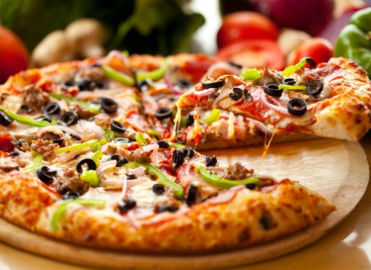 Канадский филиал сети пиццерий Pizza Hut выпустил ограниченную серию духов с ароматом пиццы.