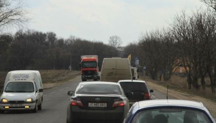  Motorul diesel emite de asemenea un gaz, dioxidul de azot (NO2), responsabil de boli respiratorii şi cardiovasculare.