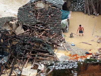 Trei morţi şi cinci dispăruţi în urma ploilor torenţiale din Japonia. Ordin de evacuare pentru 50.000 de oameni (Imagine: Arhiva Mediafax Foto/AFP)