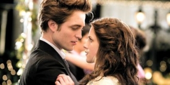 Primele patru lungmetraje din franciza de succes "Twilight" - "Amurg", de Catherine Hardwicke, "Saga Amurg