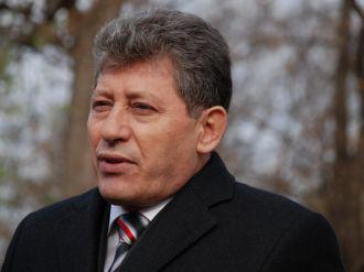 Liberalii nu au de gând să meargă după exemplul colegilor lor de alianţă, a liberal-democraţilor, care au demis doi miniştri în luna iulie. 