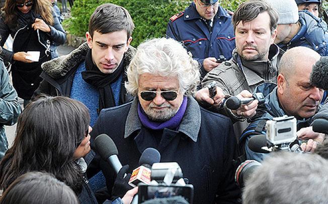 Niciun partid nu pare dornic să încheie alianţe, iar incertitudinile astfel create au fost hotărât penalizate de pieţe