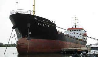 Судно SeaStar с 12 россиянами на борту терпит бедствие в в Японском море в 60 милях от берега.