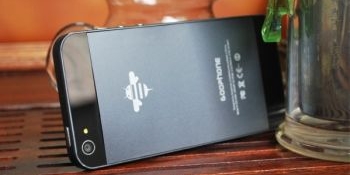 Practic, compania chineză susţine că modelul pe care l-a lansat, GooPhone i5, este originalul, iar iPhone 5, copia.
