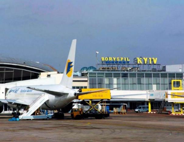 Ориентировочное время прибытия самолета в аэропорт "Борисполь" предварительно 22.00 по киевскому времени". 