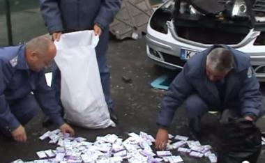Ca urmare a unor indicatori de risc, mijlocul de transport a fost direcţionat pe culoarul roşu, pentru efectuarea unui control vamal mai riguros