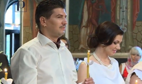 După ce a trecut testul cununiei civile şi a celei religioase, a venit timpul ca Nicu Ţărnă şi aleasa sa să se distreze la maxim. 