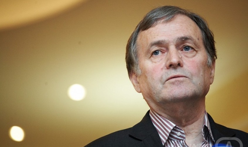 on Hadârcă, nu vrea să comenteze declarațiile colegilor de alianță care au anunțat că responsabilitatea politică pentru numirea unui nou director la SIS revine întregii clase politice.