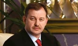 За это время он не только собрал плоды своих ранних усилий в политическом плане, но и проявил себя новыми резонансными действиями.