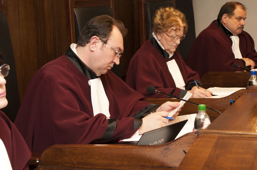 Sesizarea a fost pregătită în colaborare cu juriștii creștin-democrați.