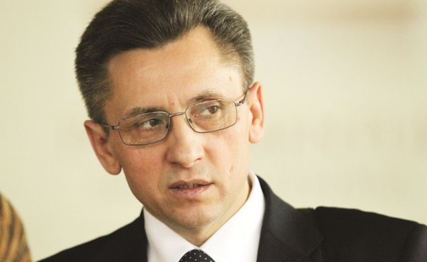 Șeful statului a refuzat să semneze decretul prezidenţial şi a cerut Consiliului Superior al Magistraturii o notă informativă despre judecătorul care este finul de cununie al preşedintelui Curţii Supreme de Justiţie, Mihai Poalelungi.  