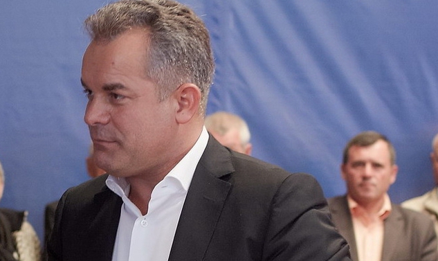 Politicianul, i-a acționat în judecată pe trei deputați comuniști și unul liberal-democrat.