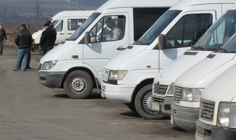Chirtoacă şi proprietarii de microbuze AU BĂTUT ÎN CUIE taxa de CINCI LEI pentru o călătorie! Foto: timpul.md