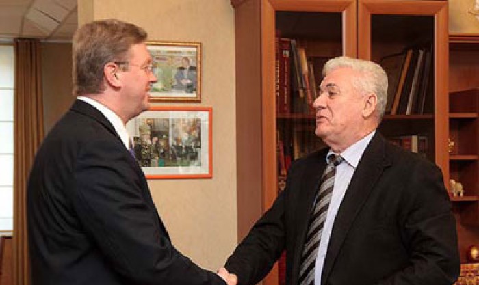 Vladimir Voronin a avut ieri o întrevedere cu Comisarul UE pentru extindere şi politica de vecinătate, Stefan Fule. 