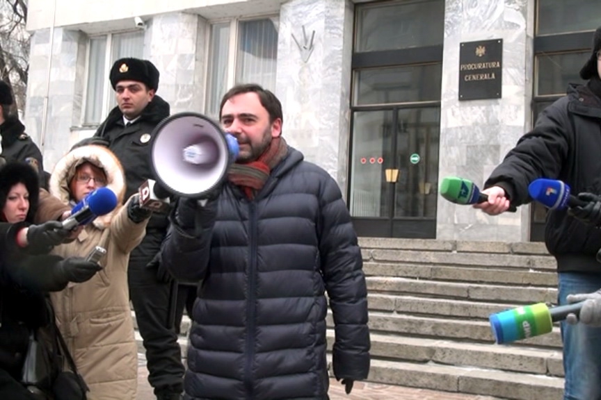 Марк Ткачук на протестном пикете у генпрокуратуры. 