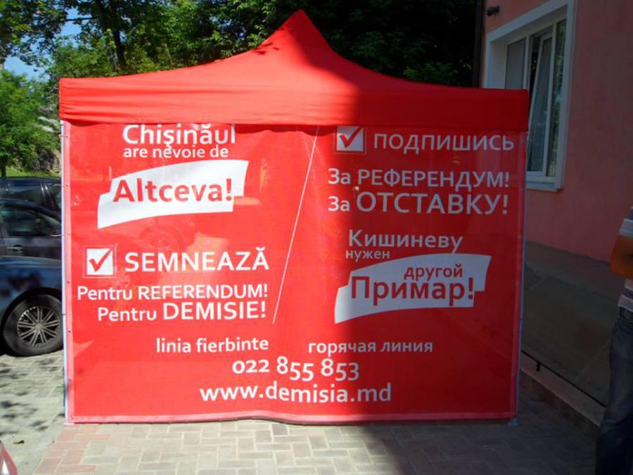 În cadrul campaniei vor fi montate corturi în toate sectoarele oraşului, unde chișinăuienii vor putea semna “Pentru Referendum, Pentru Demitere”.