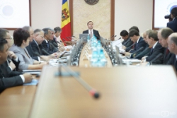 Принятие данного закона также является одним из условий ЕС для либерализации визового режима.