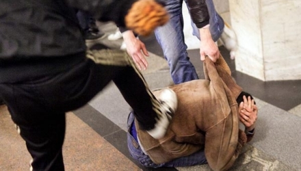 Un inspector vamal a bătut măr un fost poliţist. Foto: simbol