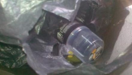 Coletul era destinat unui deţinut în vârstă de 25 de ani, condamnat la 5 ani de închisoare.