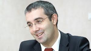 Liberal-democratul Tudor Deliu a preferat să-şi expună dragostea pentru femei, în versuri