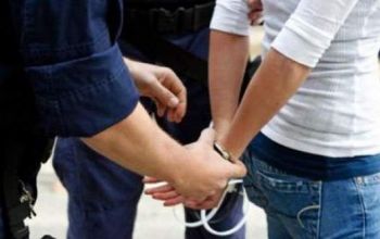 Oamenii legii nu au oferit explicaţii cum victima a reuşit să părăsească apartamentul în cauză.