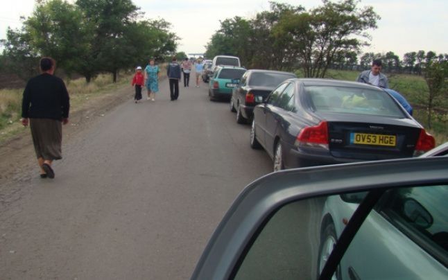 Angajaţii Poliţiei de Frontieră susţin că în weekend traficul la punctele de trecere a frontierei spre Ucraina creşte cu 50%.