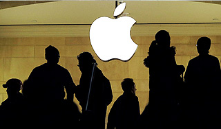 За последние четыре года Apple, используя сеть дочерних компаний в офшорах и лазейки в законодательстве, недоплатила казне миллиарды долларов налогов.