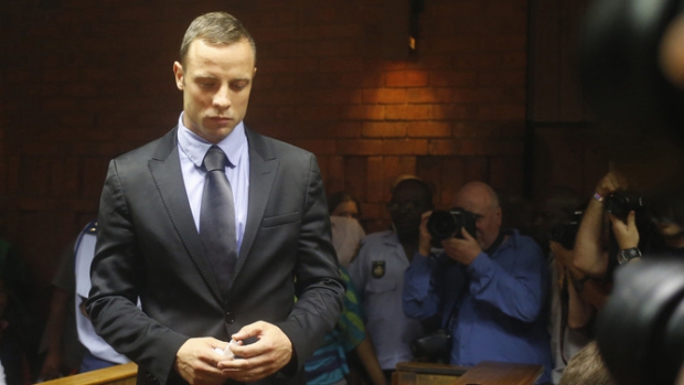 Sportivul, Oscar Pistorius în vârstă de 26 de ani va fi eliberat condiţionat, iar procesul său va începe abia peste câteva luni. 
