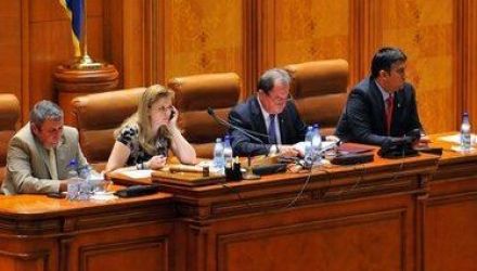 Deputaţii UDMR au fost prezenţi, dar nu au votat.