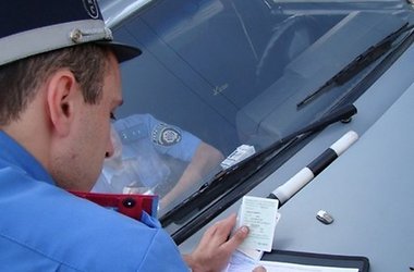 C получением работниками ГАИ права штрафовать водителей прямо на месте, они взяли в привычку наказывать их на ровном месте.