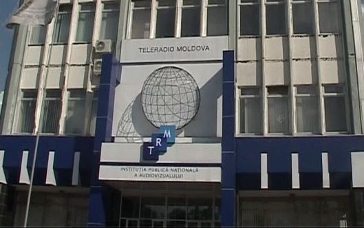 În scrisoare se mai aduc acuzaţii grave precum că „la TRM se aplică cenzura intelectuală şi şantajul administrativ”.