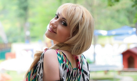 Adriana Ochişanu şi-a lăsat în urmă trecutul şi spune că nu regretă pasul făcut.