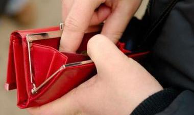 Potrivit BNS, cel mai mare salariu mediu pe țară continuă să-l primească lucrătorii din sectorul bancar și financiar din Republica Moldova.