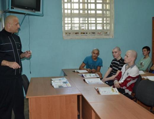 Cursul facultativ de limba engleză este predat în penitenciar deja de jumătate de an, iar disciplina de etică şi estetică este una mai nouă.