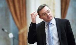  Parlamentul are o pată neagră în faţa cetăţenilor Republicii Moldova, faţă de care are multiple restanţe. 
