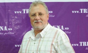 Politicianul a menționat că „ nu se uită prima învățătoare, florile și colegii”
