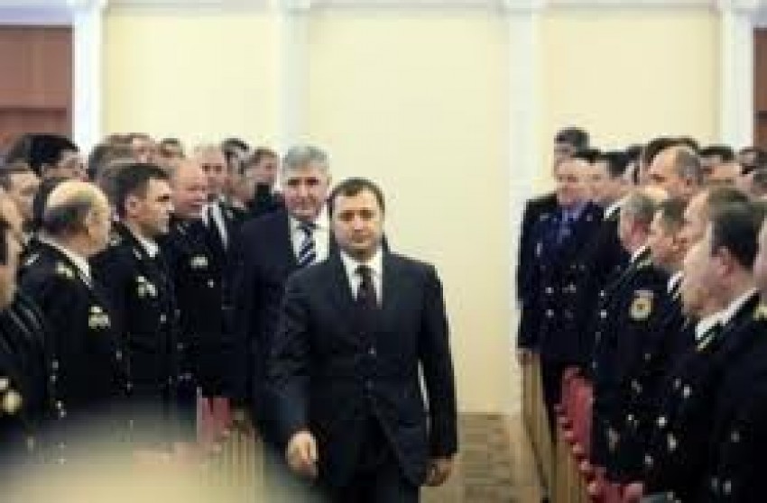 Oficialul i-a cerut ministrului să le ofere perspectivă de creștere profesională