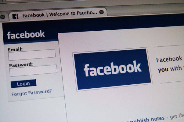 Soţul nu a scris pe Facebook că s-a căsătorit, a divorțat