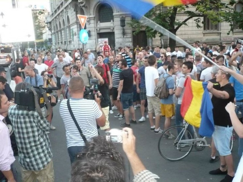 Motivul protestelor este încercarea de a-l demite pe președintele Traian Băsescu