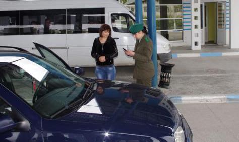 На контрольно-пропускном пункте "Скулень" остановлен автомобиль, в котором найдены две тысячи пачек сигарет разных марок. 