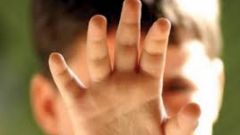 Rudele bărbatului spun că s-a ajuns în această situaţie din cauza mamei. Femeia nu a vrut să discute cu presa.  