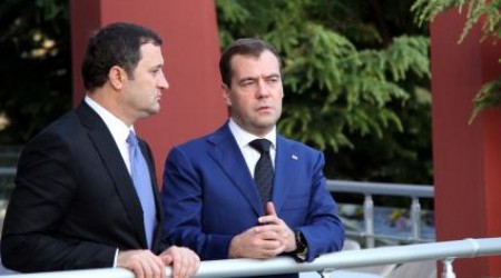 Филат предложил четыре года, Медведев обещал подумать.