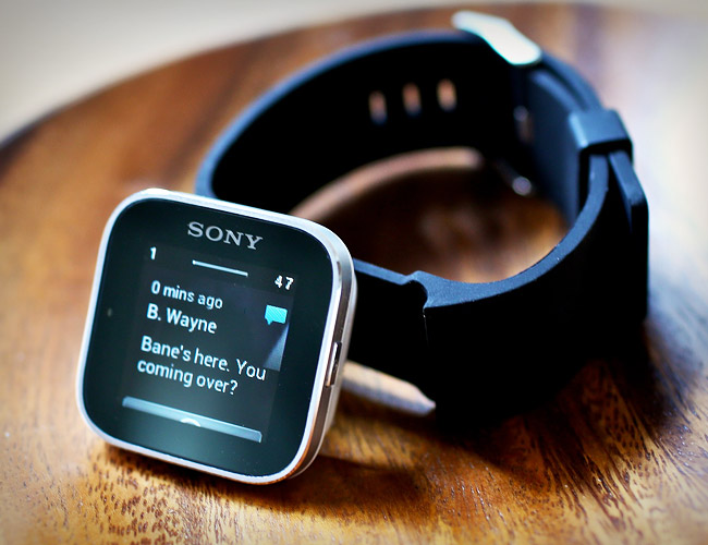 Un astfel de produs este si ceasul (sau smartwatch-ul), un produs care este in dezvoltare atat in ograda lui Apple, cat si in cea a lui Samsung. 